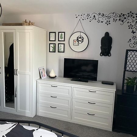 Cosy Home From Home With Private Bathroom - Free Parking 卡迪夫 外观 照片